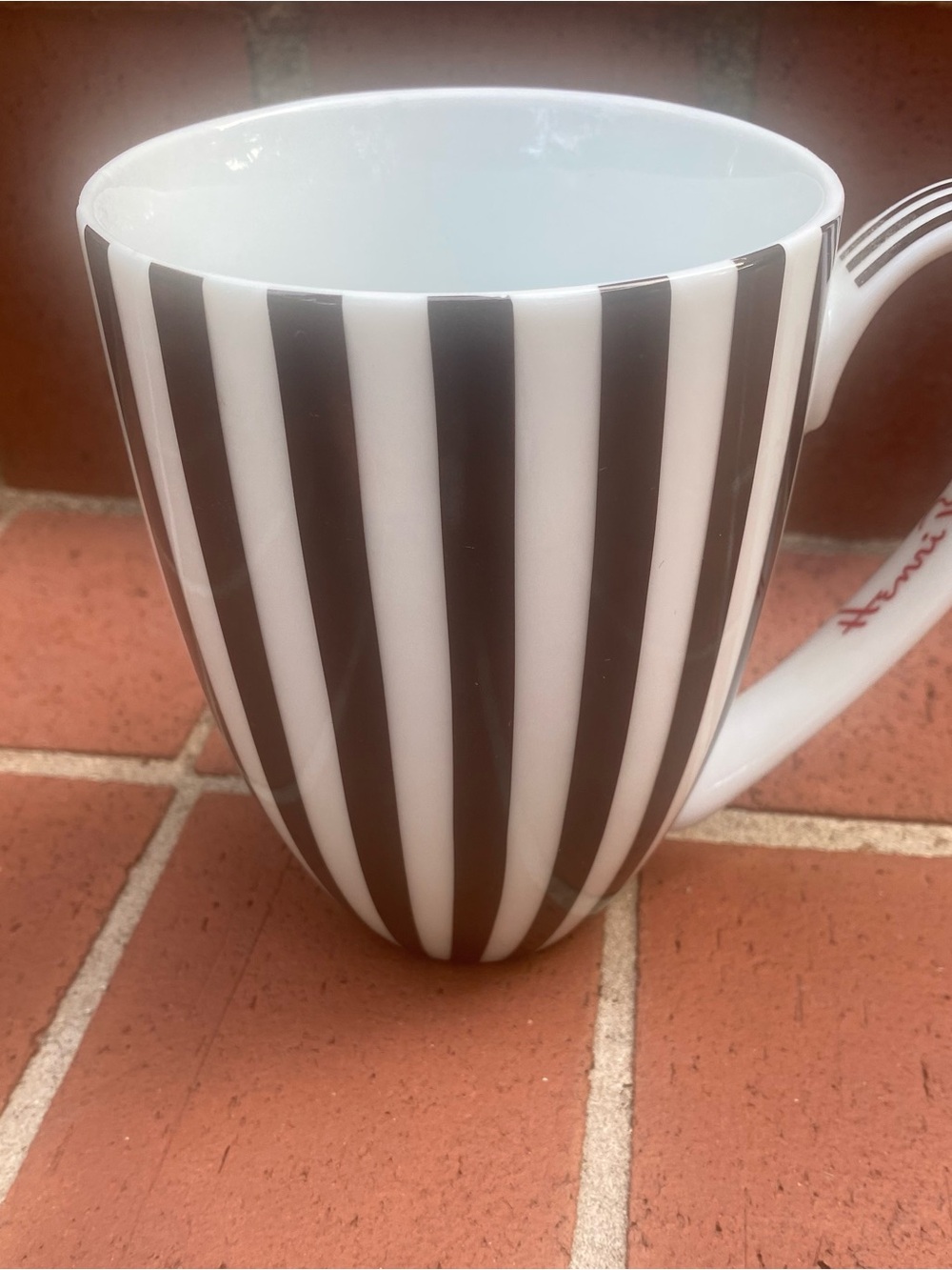 Henri Bendel Striped Large MUG - Picture 3 of 11